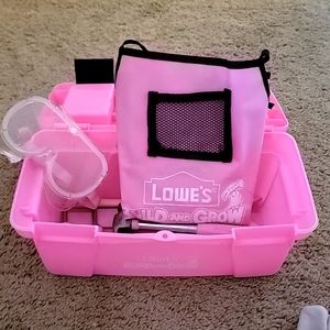 Lowe's build and grow tool set